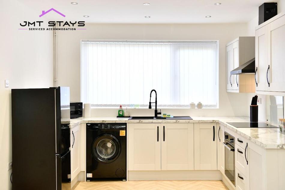Apartment Premium Offer For Extended By Jmt L Short Lets And Serviced L With Private Parking