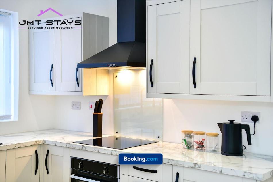 Premium Offer For Extended By Jmt L Short Lets And Serviced L With Private Parking Apartment *