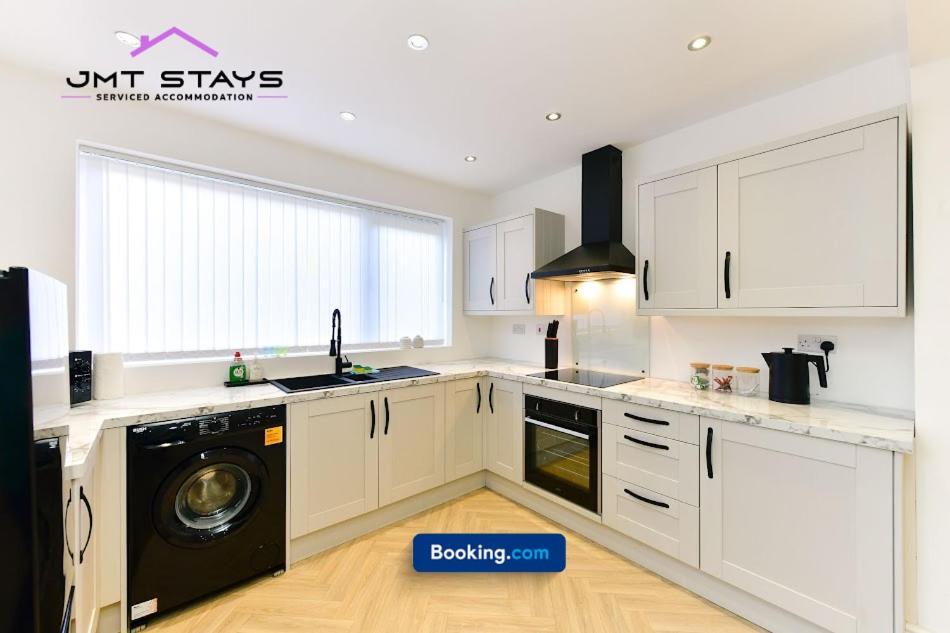 Premium Offer For Extended By Jmt L Short Lets And Serviced L With Private Parking Apartment *