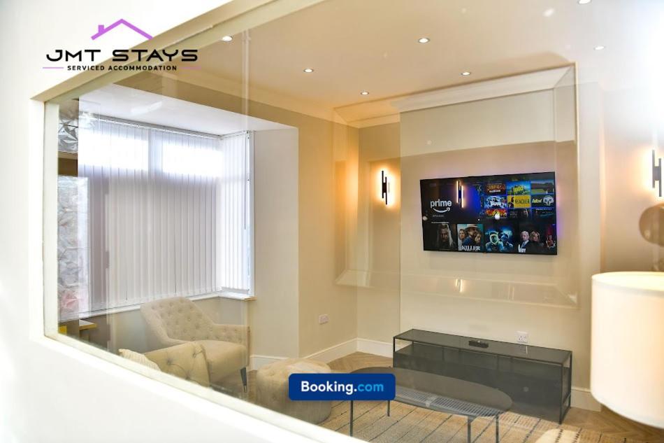 Apartment Premium Offer For Extended By Jmt L Short Lets And Serviced L With Private Parking