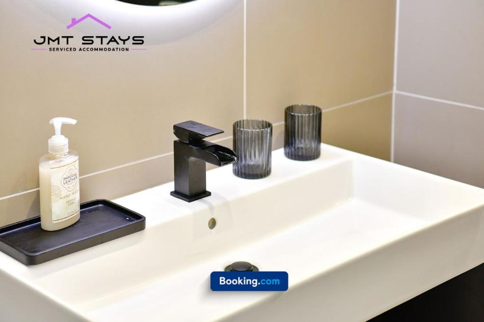 Premium Offer For Extended By Jmt L Short Lets And Serviced L With Private Parking *