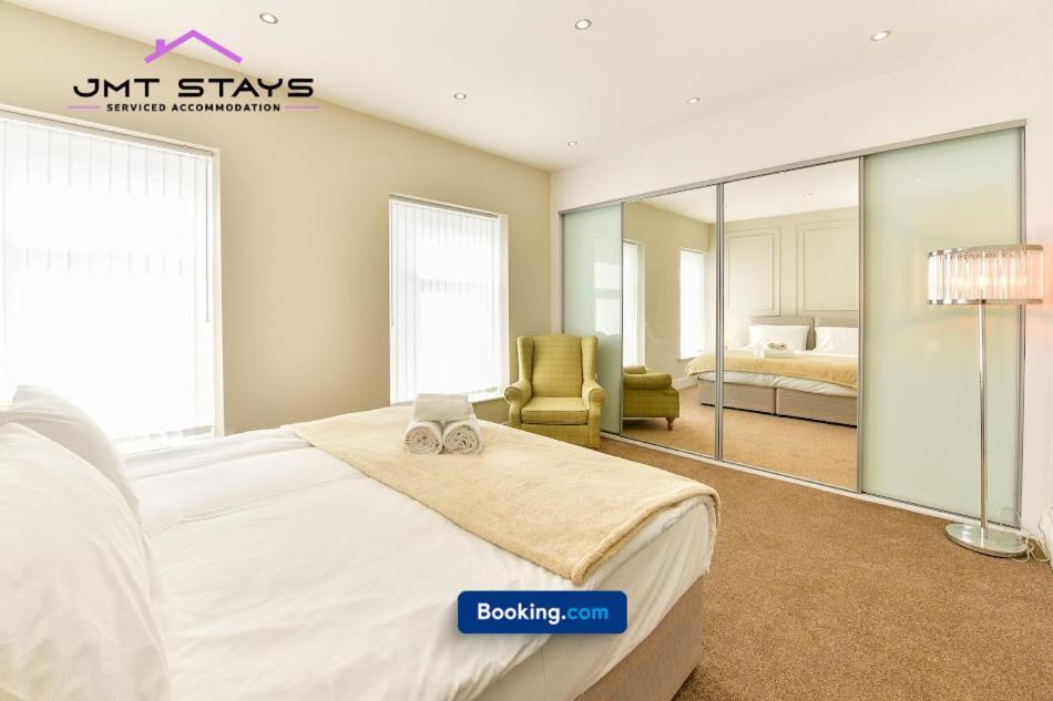 Apartment Premium Offer For Extended By Jmt L Short Lets And Serviced L With Private Parking