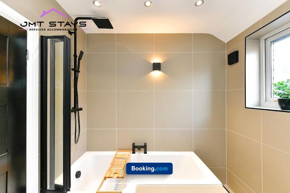 Premium Offer For Extended By Jmt L Short Lets And Serviced L With Private Parking *